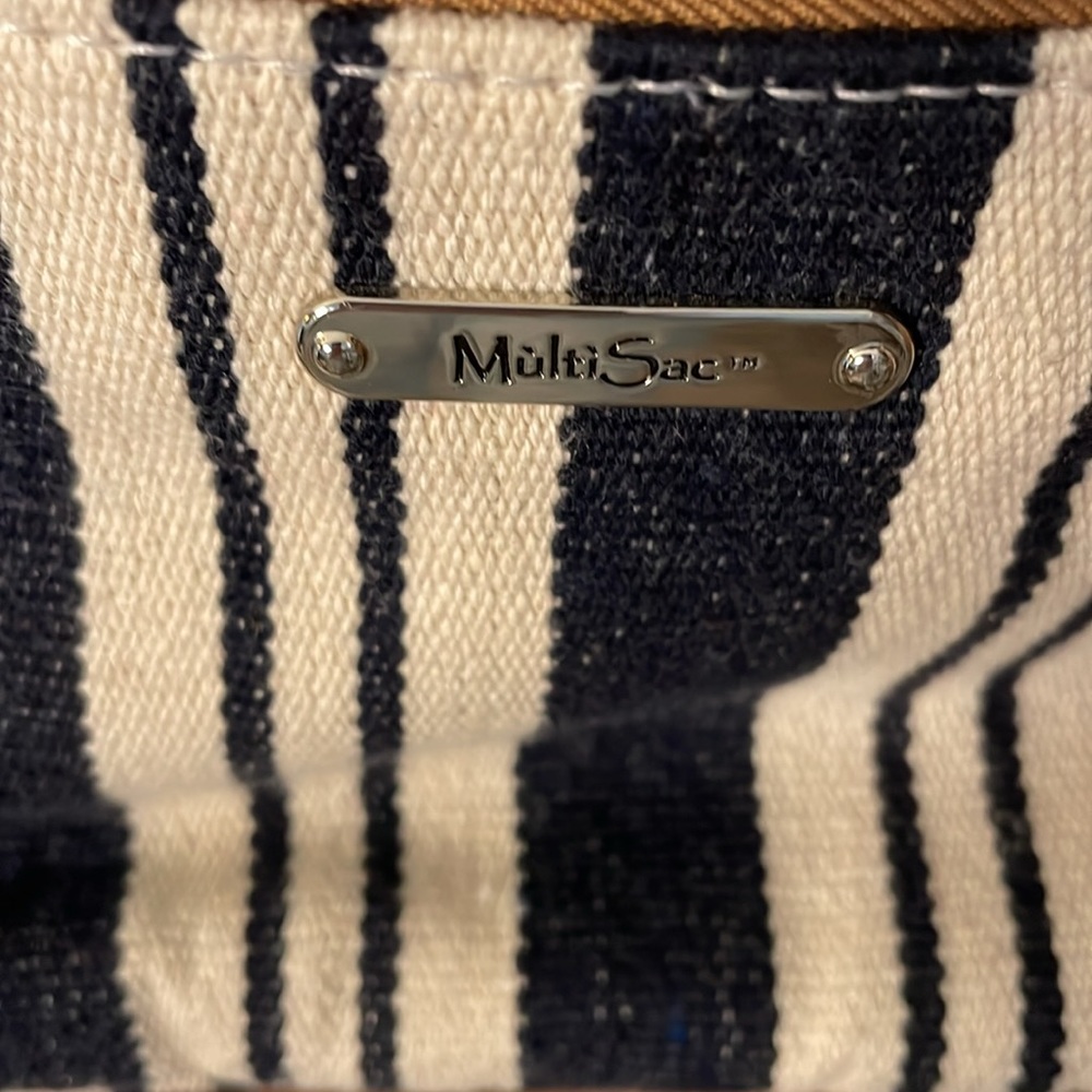 Nwot Multisac Multiple Outer And Interior Zip/Poc… - image 3